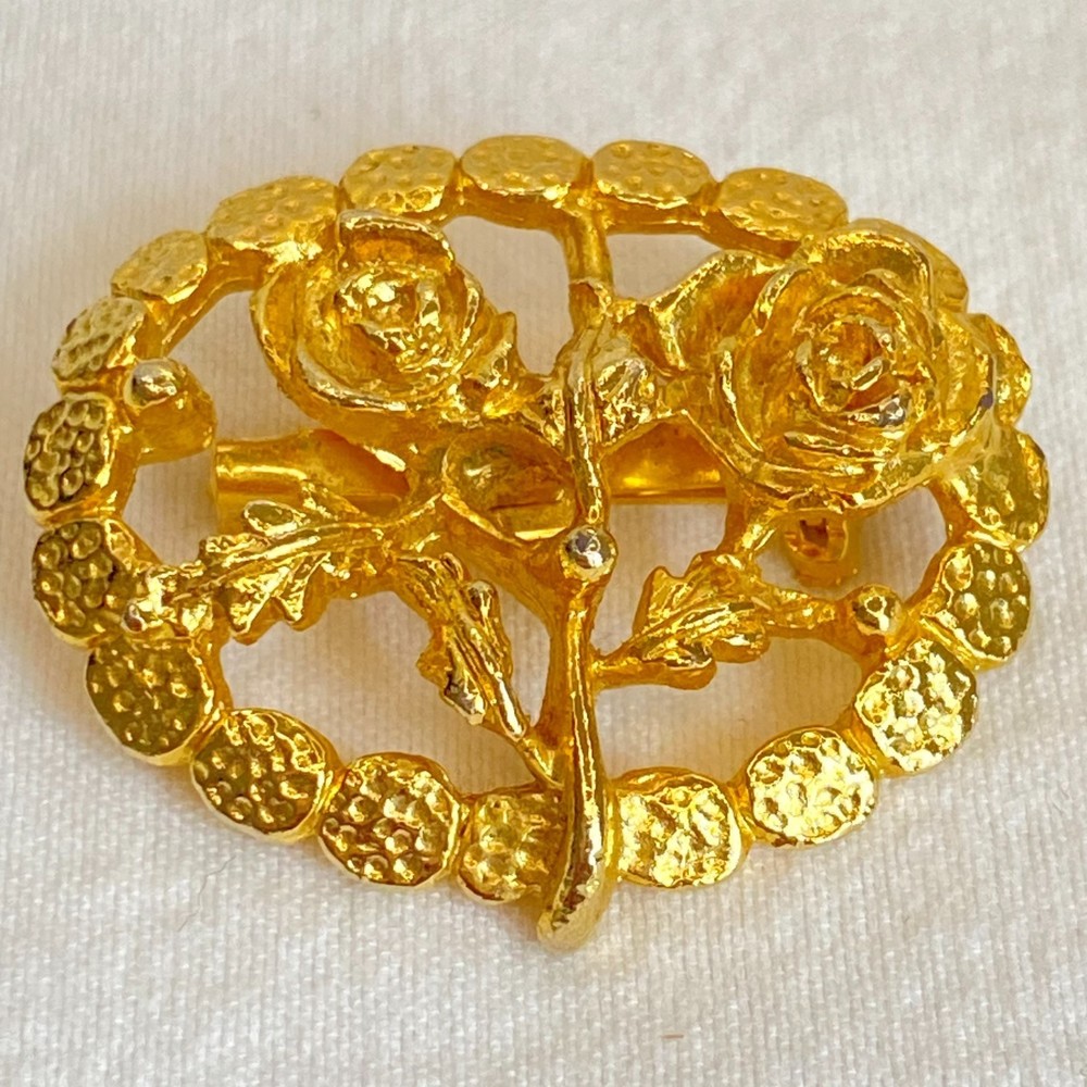 💎Gold Tone Flower Brooch In Oval Frame With Tiny Clear Rhinestones